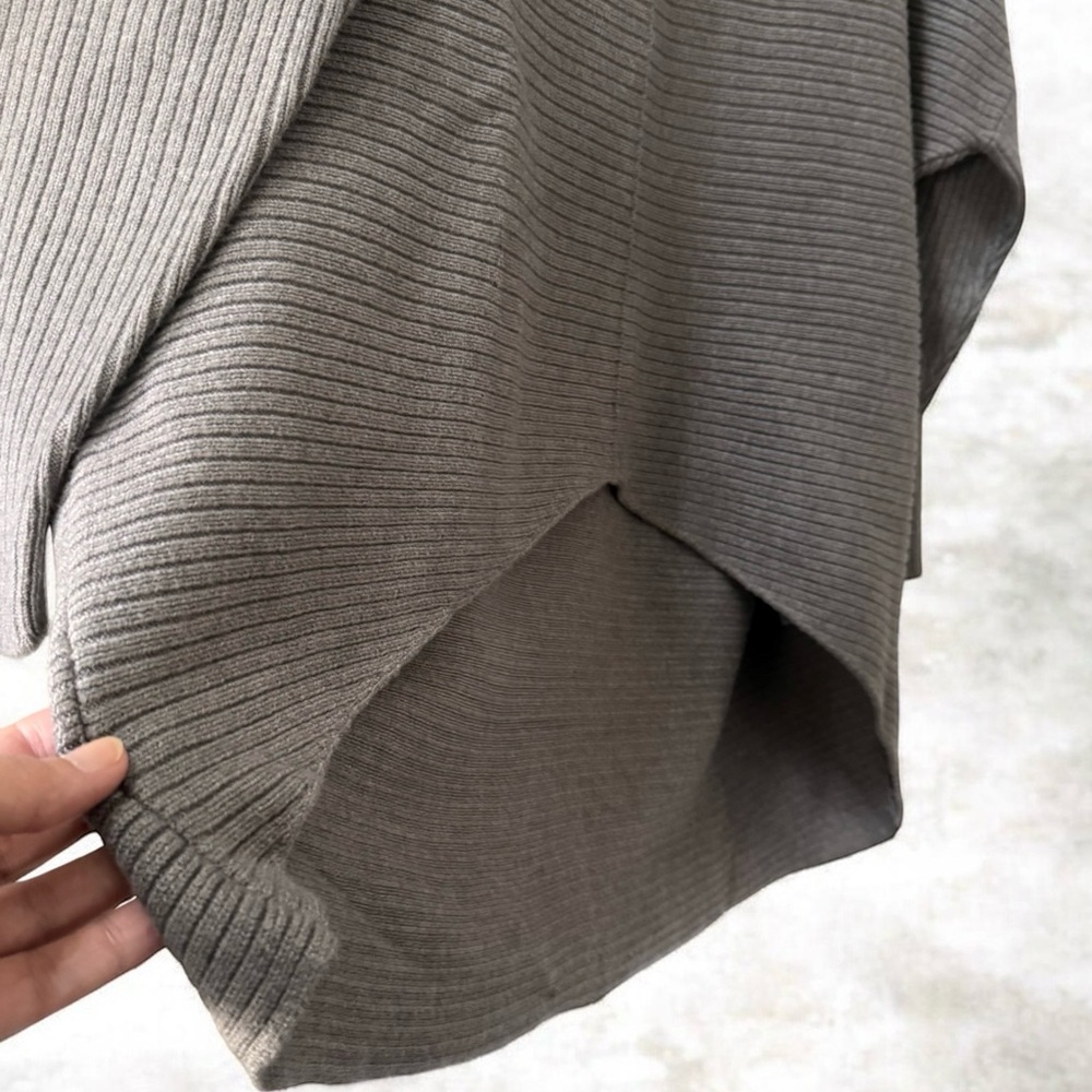 Women’s Gray Ribbed Oversized Turtleneck Poncho Sweater! Small! - Picture 4 of 7